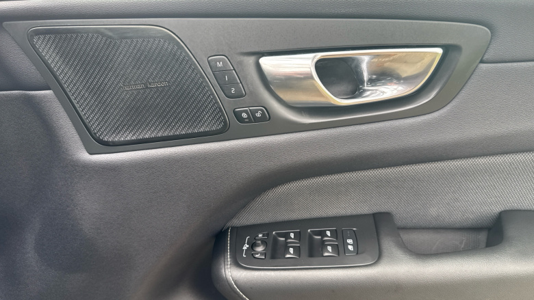 Volvo Xc60 2.0 B4P Plus Dark 5dr Geartronic Petrol Estate